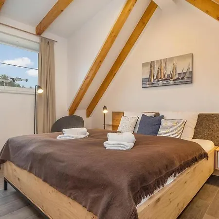 One-bedroom Apartment *